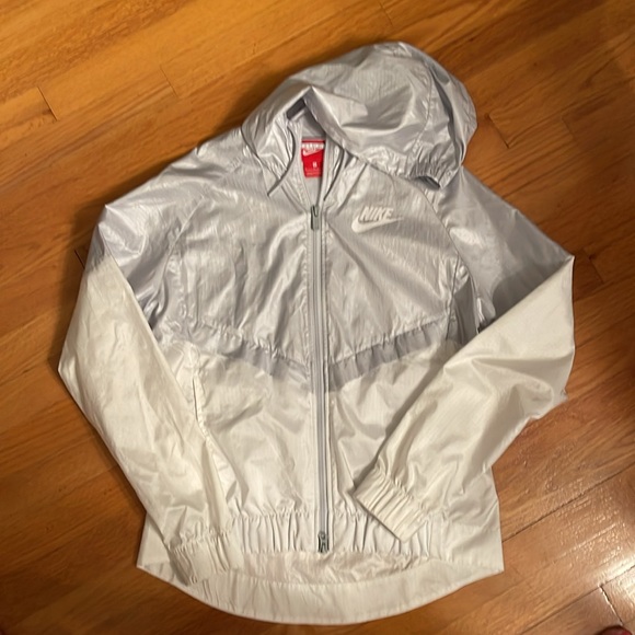 Nike windbreaker jacket size S. It is light gray & white. - Picture 4 of 4